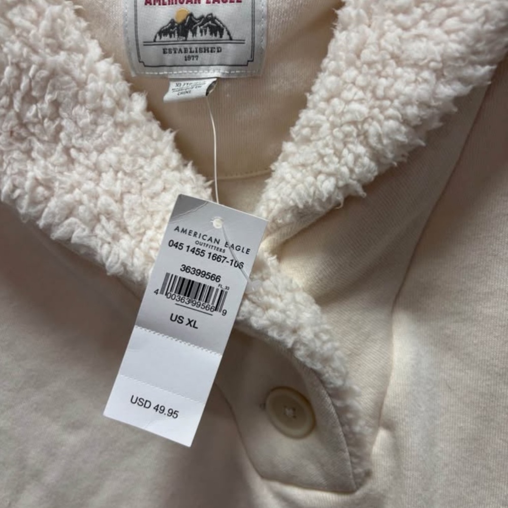 American Eagle Sweater NWT - Picture 2 of 3